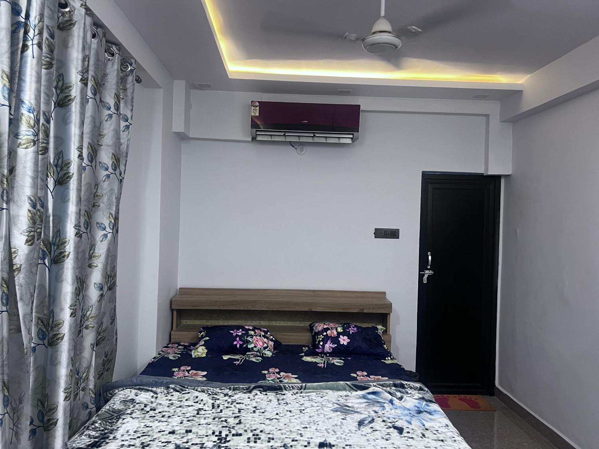 J K Apartment Allāhābād Junction 外观 照片