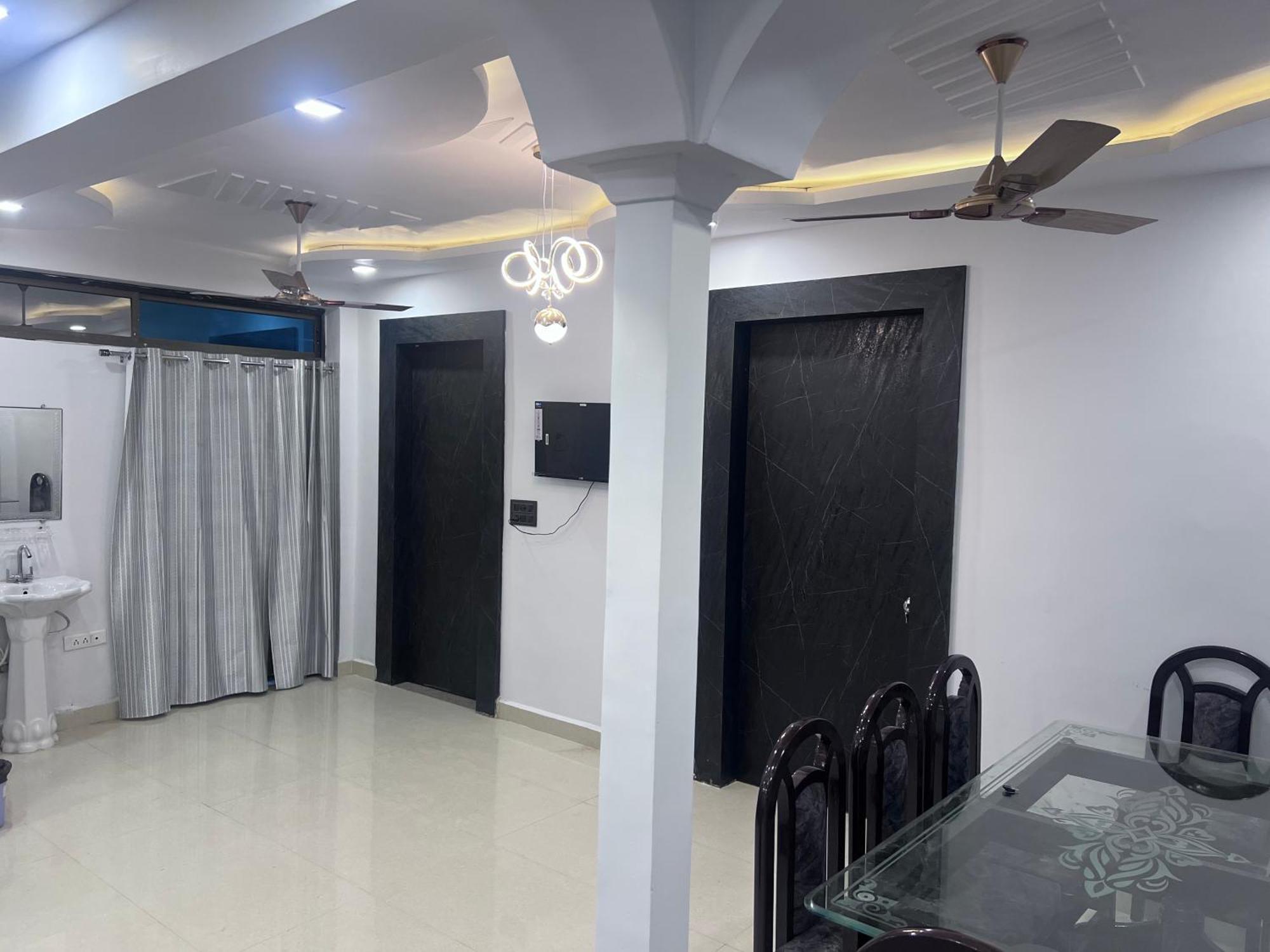 J K Apartment Allāhābād Junction 外观 照片